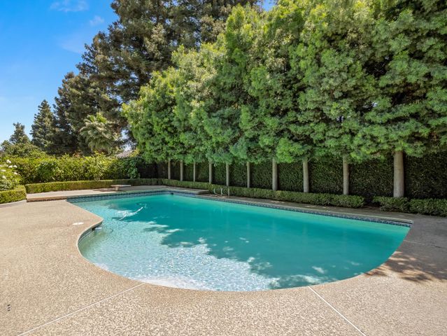 3213 W La Costa Avenue, Fresno, CA 93711
