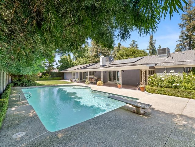 3213 W La Costa Avenue, Fresno, CA 93711