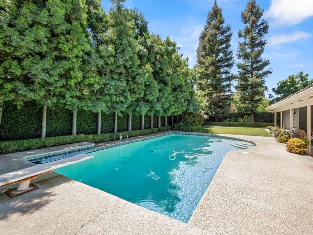 3213 W La Costa Avenue, Fresno, CA 93711