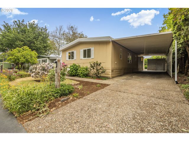 1400 CANDLELIGHT Dr 104, Eugene, OR 97402