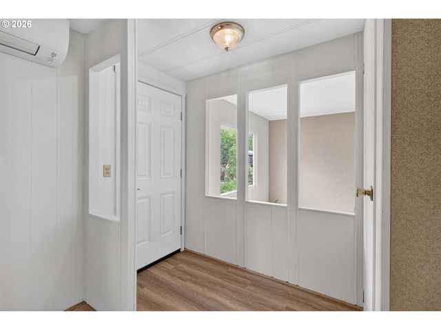 1400 CANDLELIGHT Dr 104, Eugene, OR 97402