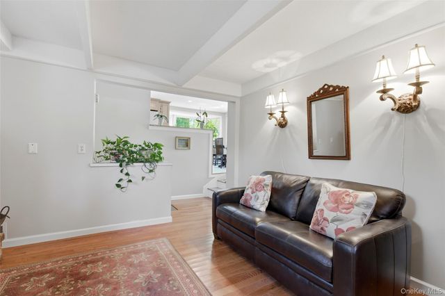 26 Woodchuck Lane, East Setauket, NY 11733