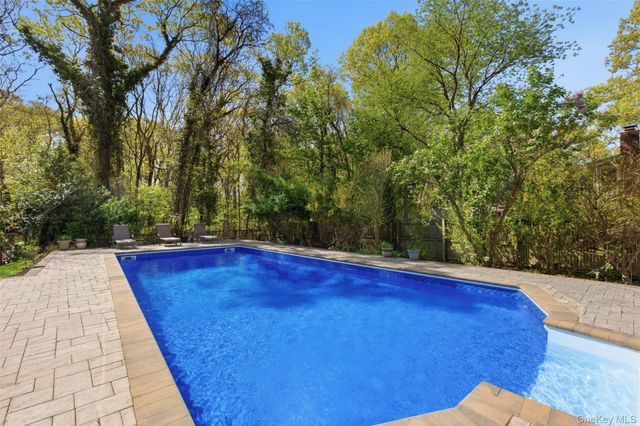 26 Woodchuck Lane, East Setauket, NY 11733