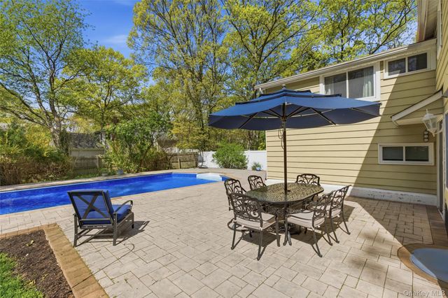 26 Woodchuck Lane, East Setauket, NY 11733
