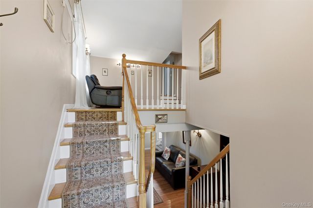 26 Woodchuck Lane, East Setauket, NY 11733