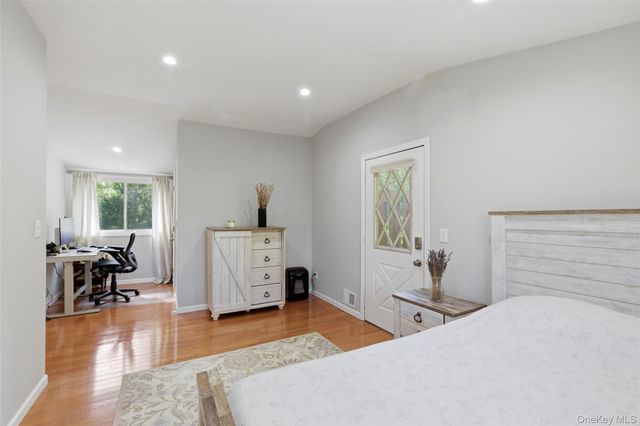 26 Woodchuck Lane, East Setauket, NY 11733