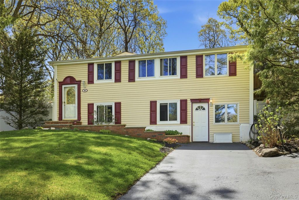 26 Woodchuck Lane, East Setauket, NY 11733