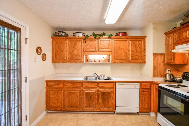 3864 Amber Glen Lane, Gainesville, GA 30507