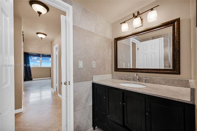1075 NE Miami Gardens Drive 306, Miami, FL 33179
