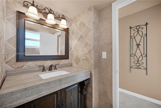 1075 NE Miami Gardens Drive 306, Miami, FL 33179