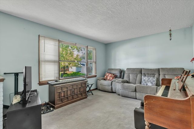 4550 Sheridan Street, Davenport, IA 52806