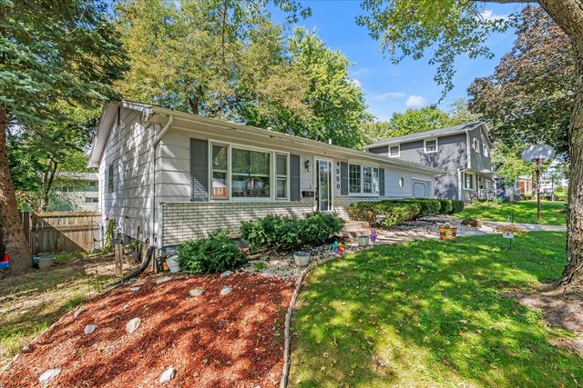 4550 Sheridan Street, Davenport, IA 52806
