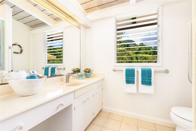 1575 Ulupii Street, Kailua, HI 96734