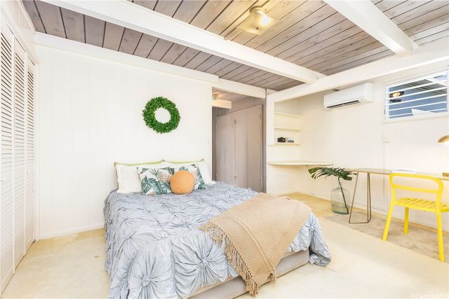 1575 Ulupii Street, Kailua, HI 96734
