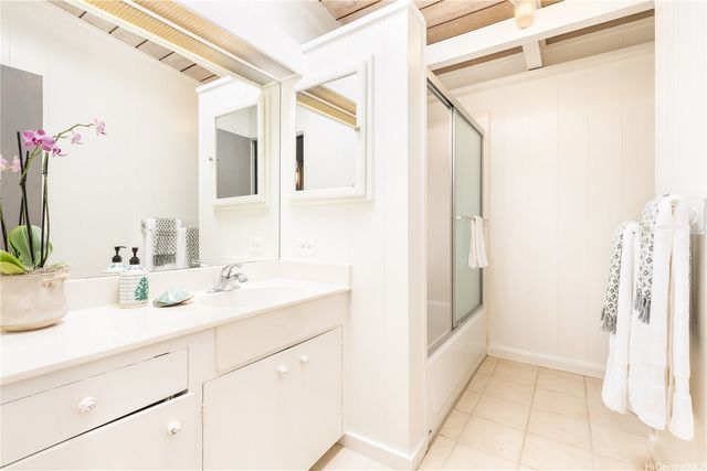 1575 Ulupii Street, Kailua, HI 96734