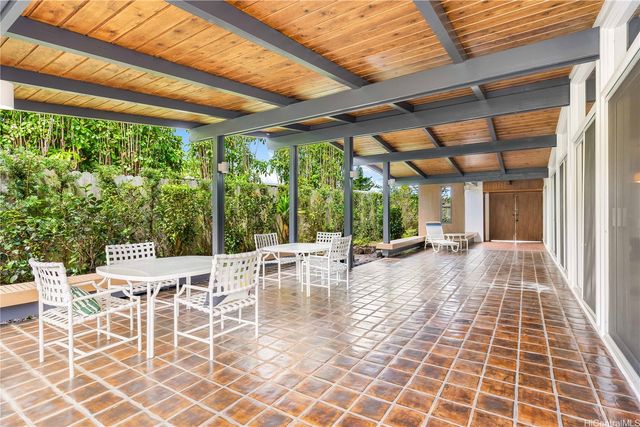 1575 Ulupii Street, Kailua, HI 96734