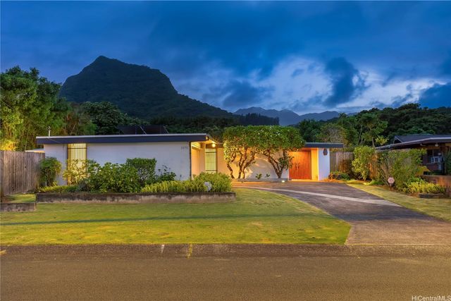 1575 Ulupii Street, Kailua, HI 96734