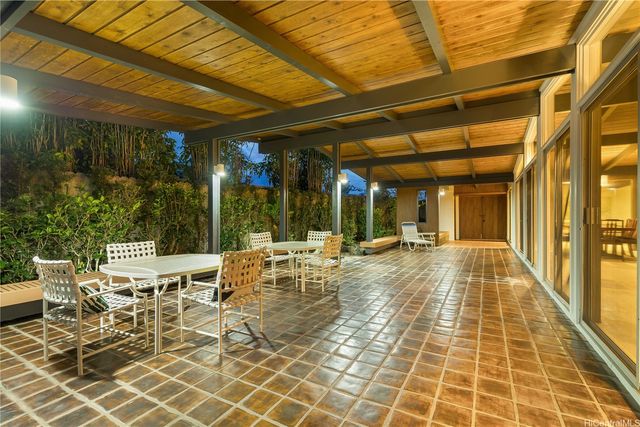 1575 Ulupii Street, Kailua, HI 96734