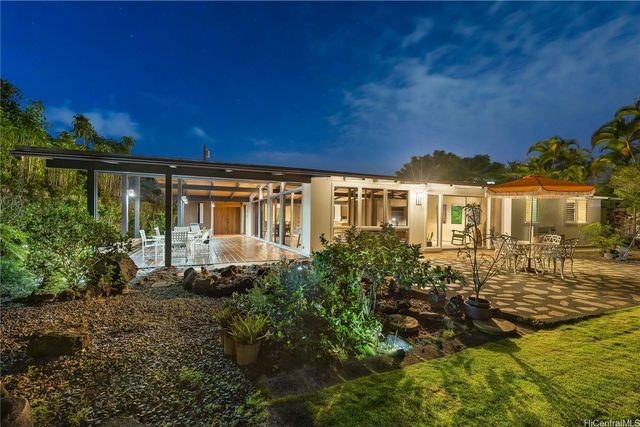 1575 Ulupii Street, Kailua, HI 96734