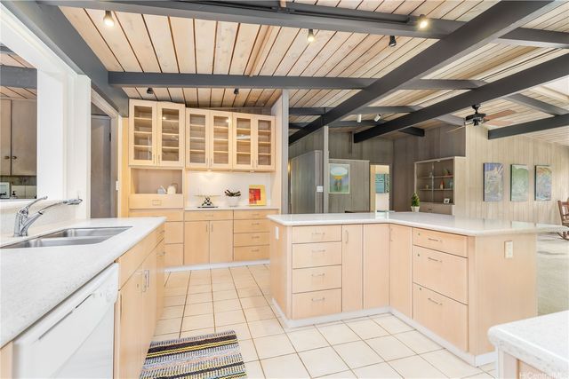 1575 Ulupii Street, Kailua, HI 96734