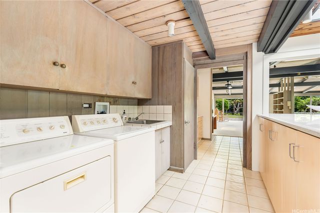 1575 Ulupii Street, Kailua, HI 96734