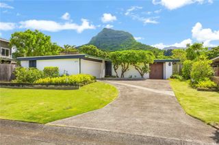 1575 Ulupii Street, Kailua, HI 96734
