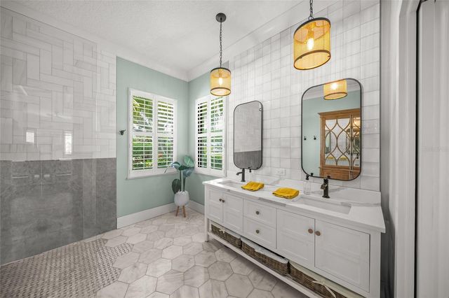 8331 MISTY LAKE CIRCLE, Sarasota, FL 34241