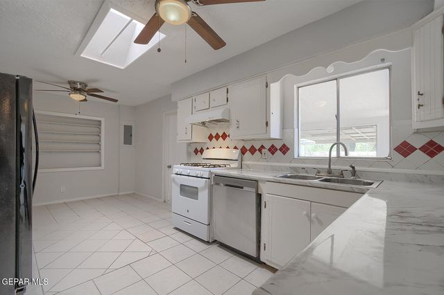 10368 Potencia Drive A, Socorro, TX 79927