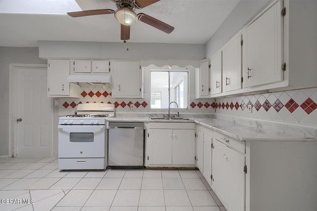 10368 Potencia Drive A, Socorro, TX 79927