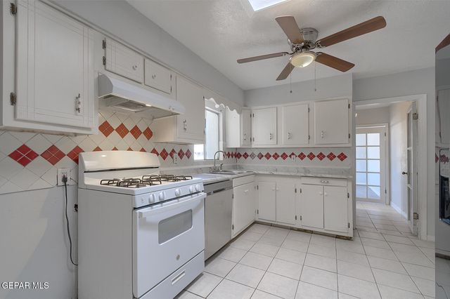 10368 Potencia Drive A, Socorro, TX 79927
