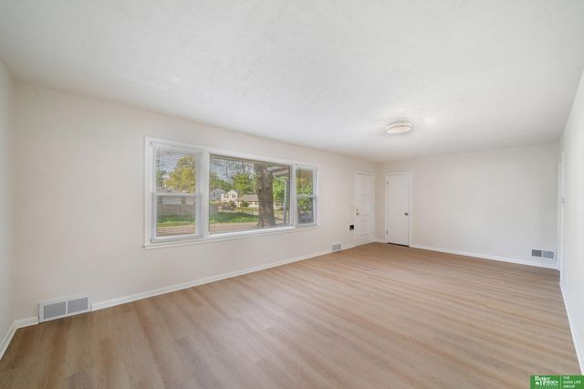 5424 Northwest Drive, Omaha, NE 68104