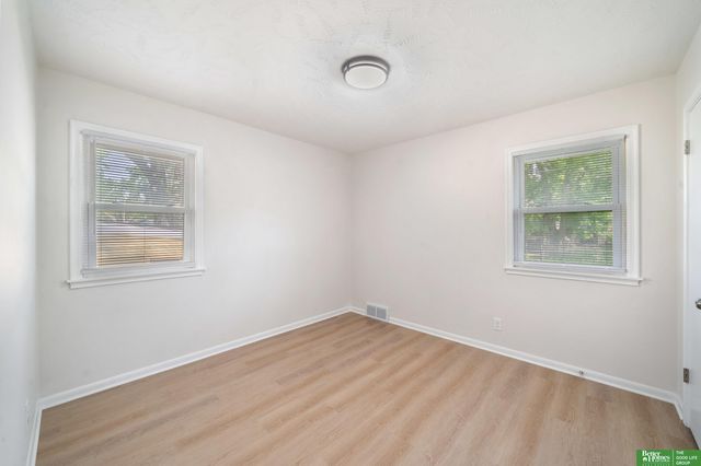 5424 Northwest Drive, Omaha, NE 68104