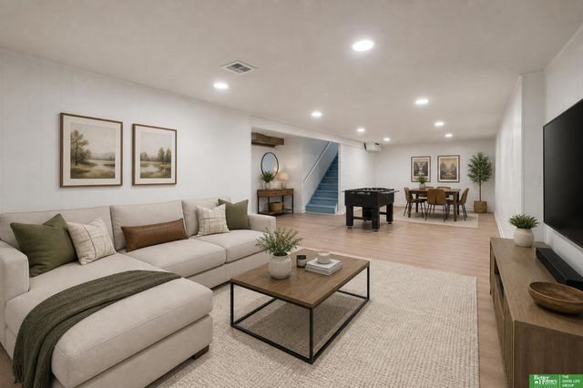 5424 Northwest Drive, Omaha, NE 68104