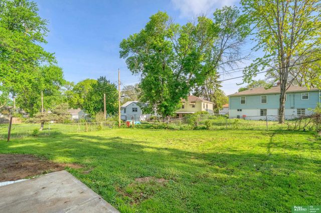 5424 Northwest Drive, Omaha, NE 68104