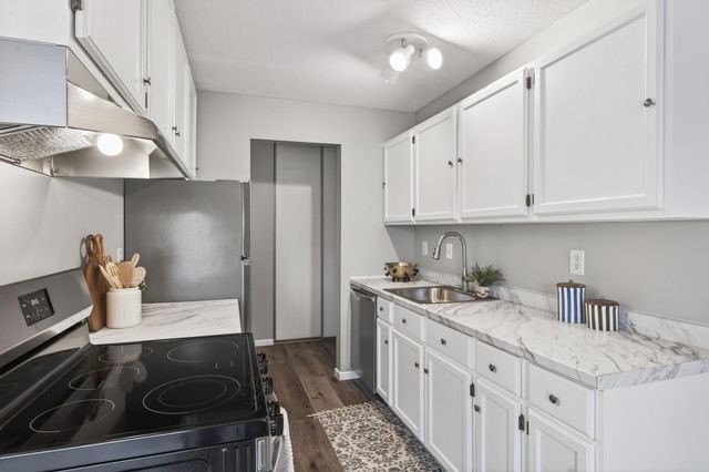 4612 Cedar Lake Road S 4, Saint Louis Park, MN 55416