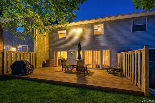 84 Aspen Drive W, Woodbury, NY 11797