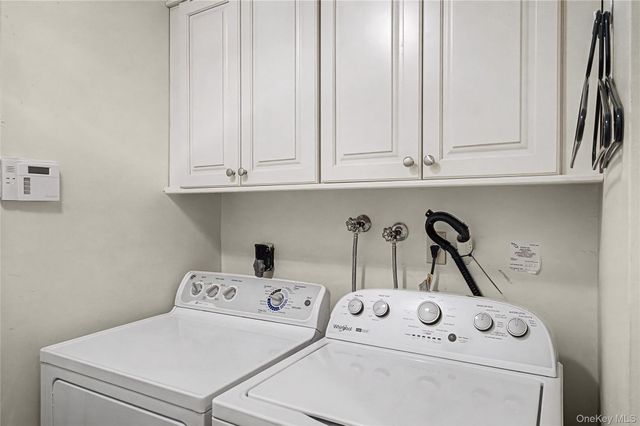 84 Aspen Drive W, Woodbury, NY 11797