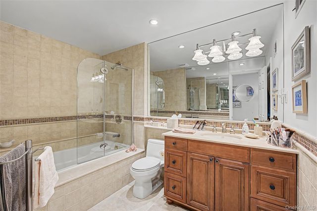 84 Aspen Drive W, Woodbury, NY 11797