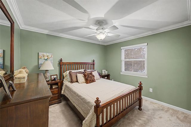 84 Aspen Drive W, Woodbury, NY 11797