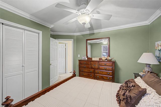 84 Aspen Drive W, Woodbury, NY 11797