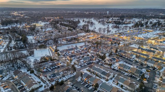 84 Aspen Drive W, Woodbury, NY 11797