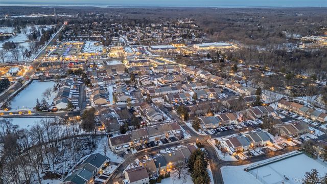 84 Aspen Drive W, Woodbury, NY 11797