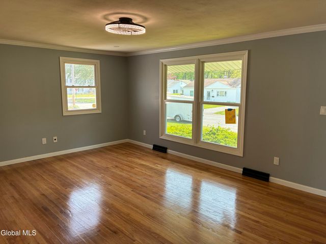 419 Clayton Road, Schenectady, NY 12304