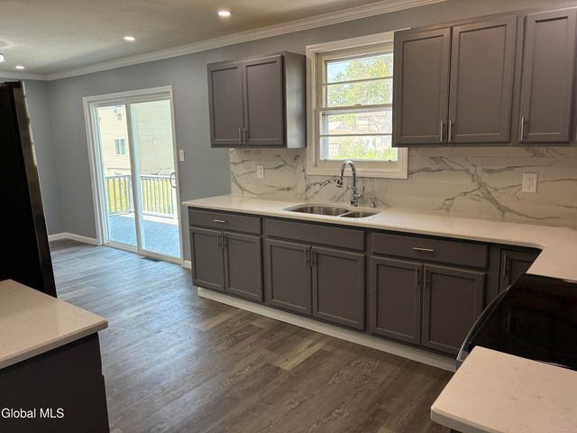 419 Clayton Road, Schenectady, NY 12304