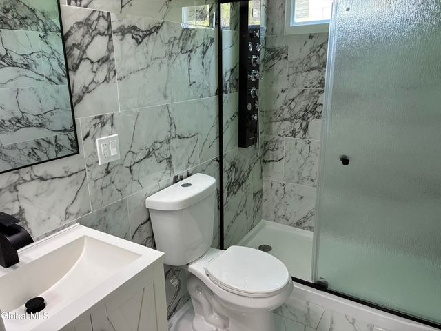 419 Clayton Road, Schenectady, NY 12304