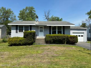 419 Clayton Road, Schenectady, NY 12304
