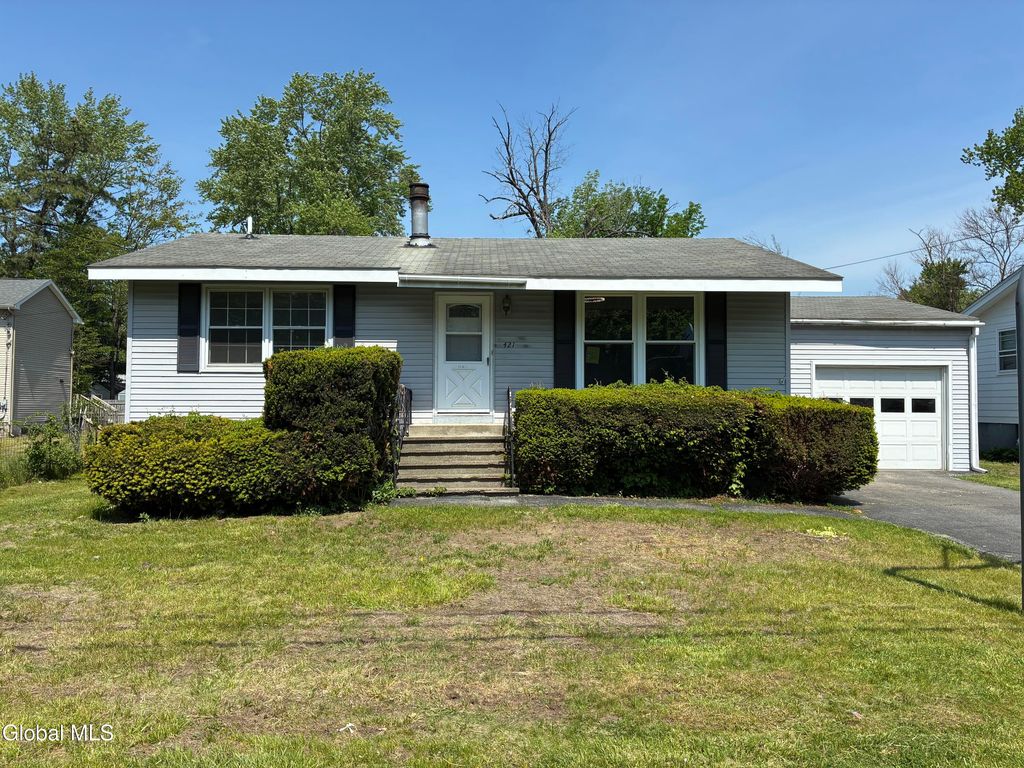 419 Clayton Road, Schenectady, NY 12304