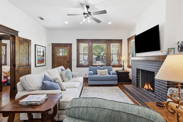 2114 Hurley Avenue, Fort Worth, TX 76110