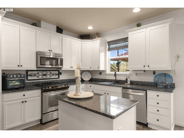 10999 Sw SAGE Ter, Portland, OR 97223