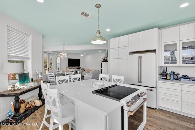 218 West Avenue, Long Beach, MS 39560